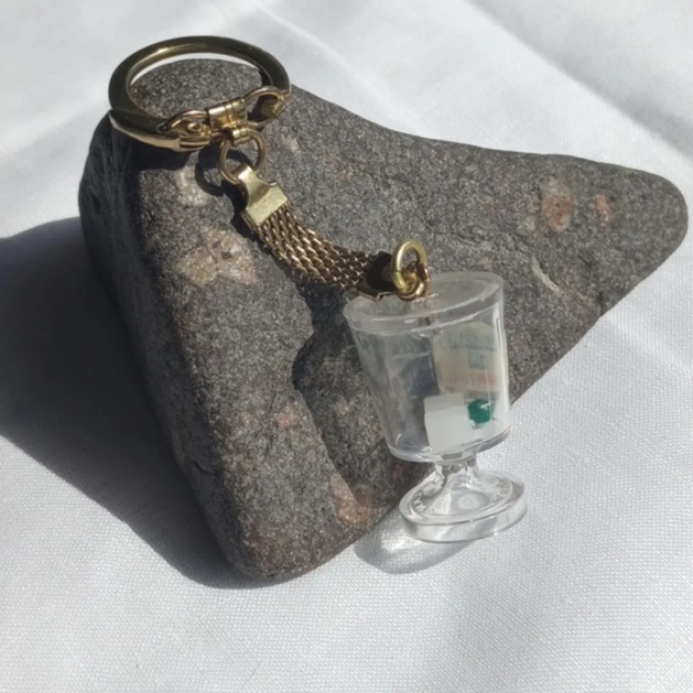 Vintage Seagram's gin martini keychain
